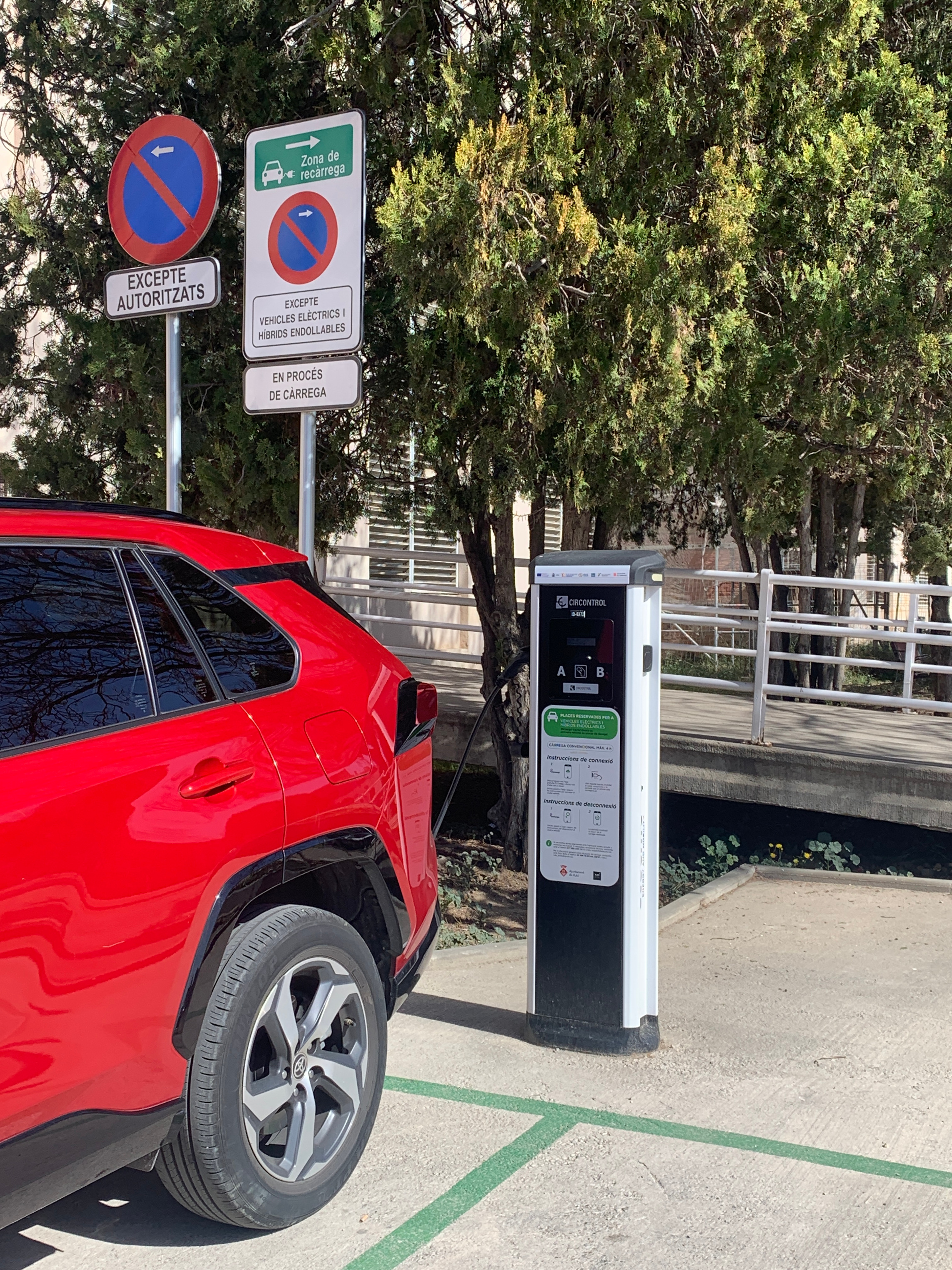 Imagen para los medios: Consulta pública previa a la elaboración la Ordenanza reguladora de precios públicos para la recarga de vehículos eléctricos y híbridos enchufables en la red pública de estaciones de recarga de Rubí
